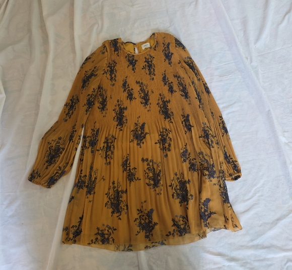 Wilfred Dresses & Skirts - Wilfred Mustard Floral Pleated Long-Sleeve Dress